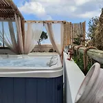 Janakos Luxury דירה